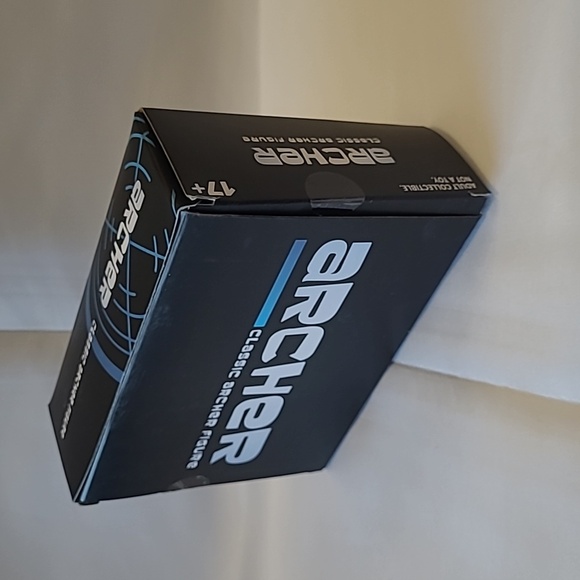 Classic Archer Exclusive Figure - Picture 6 of 6